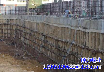 Points d'attention dans la construction du support de pieux en tôle d'acier dans le mur de la fosse